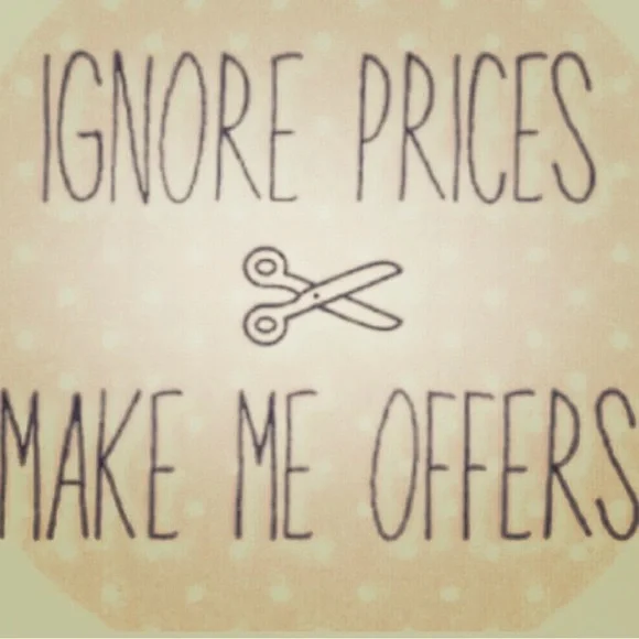 New BETSEY JOHNSON Gold Plated Flower Bib Necklace - Picture 9 of 9